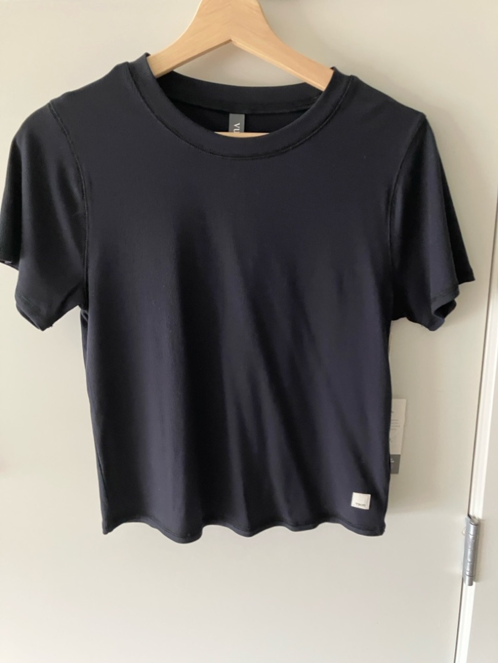 New with Tags: Vuori Short Sleeve Tee in Black
